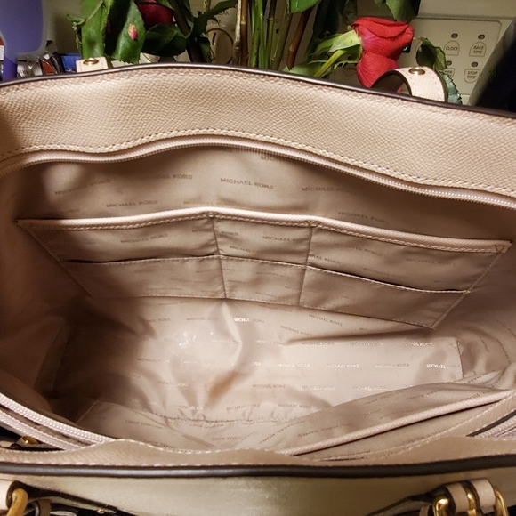 Michael Kors Large Tote - Picture 6 of 6
